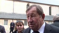 CLEAN : Carla Bruni pulls off 270000 euro News Clip