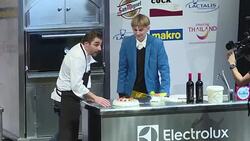 CLEAN : Music food and colour on show in Madrid Cyborg display News Clip