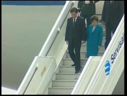 President Hu arrives for summit, official reception at palace News Clip