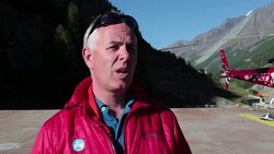 VOICED : Los rescatistas aereos de los Alpes News Clip