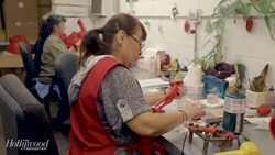 SAG Awards 2018: How the Iconic Green Statue is Made News Clip