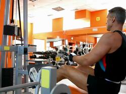 Body builder - Ruder station Stock Footage