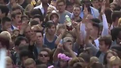 CLEAN : Large turnout at the 17th Techno Parade in Paris News Clip