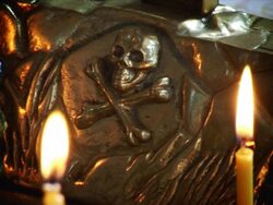 Skull and bones sign illuminated by candles Stock Footage
