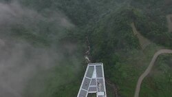 CLEAN : No mires para abajo si tienes vertigo! News Clip