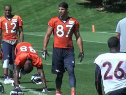 Denver Bronco wide receivers prep for Baltimore Stock Footage