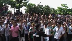 Bollywood actor Shah Rukh Khan celebrates his birthday in Mumbai Instructional Video