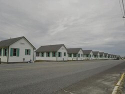 Row of cottages on Cape Cod on a cloudy afternoon with the ocean in the background. Stock Footage
