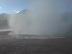 geyser a.m. geiser de madrugada Stock Footage