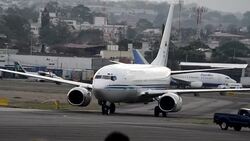 CLEAN : Colombian president lands in Honduras News Clip