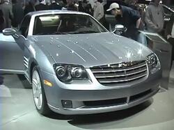 2004 Chrysler Crossfire coupe montage Stock Footage