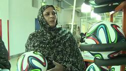 VOICED : La fabrica del balon del Mundial News Clip