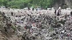 CLEAN : Garbage collectors scrape a living from Guatemala's biggest dump News Clip