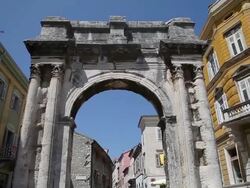 Roman triumphal arch of Sergius, Portarata square, Pula Stock Footage