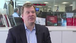 CLEAN : Trump trailing Clinton in cash aims to boost fundraising News Clip