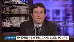 FBI, DOJ Delay Apple Hearing for iPhone Hack Attempt News Clip