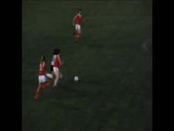 UNUSED 21 12 80 ARGENTINA BEAT SWITZERLAND 5-0 IN A FOOTBALL MATCH IN BUENOS AIRES News Clip