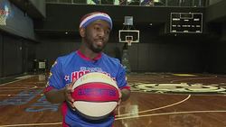 VOICED : El Michael Jordan de 1,35 brilla en los Harlem Globetrotters News Clip