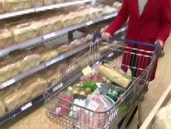 Supermarkets pledge to reduce food waste News Clip