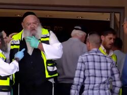 Detectives at scene of synagogue massacre News Clip