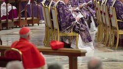 VOICED : Las criticas de Benedicto XVI News Clip