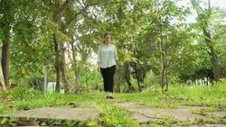 Tropical islands offer taste of life off the tourist trail Instructional Video