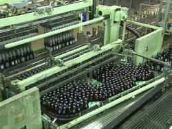 beer production, many bottles, machines, conveyor belt, transporting, lifting Stock Footage
