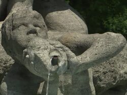 Alter botanischer Garten, botanical garden, sculpture in fountain, close up Stock Footage