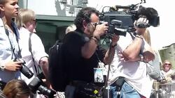 VOICED: Estrella canina deja sus huellas News Clip