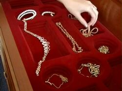 precious necklace Stock Footage