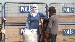 CLEAN : Kurdish refugees arrive at Syria Turkey border News Clip