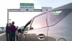 VOICED : Taxistas franceses protestan por UberPOP News Clip