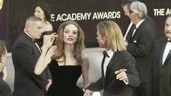 VOICED: Nominados desfilan por alfombra roja News Clip