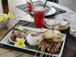 MS Shot of Chicken Sate, Fried Chicken skewer with steamed rice, Kerupuk crackers and Watermelon juice / Ubud, Bali, Indonesia Stock Footage