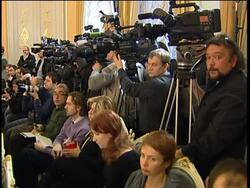 Papandreou meets Putin, comments on Greece crisis News Clip