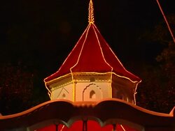 Tilt downshot of devotees praying at night nainadevi temple uttarakhand Stock Footage