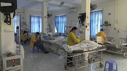 CLEAN : Vietnamese man has surgery to remove scissors from stomach News Clip