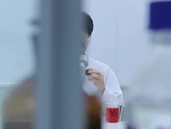 HD : Scientist and Lab experiment Stock Footage