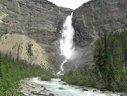 MS Shot of Takkakaw Falls / Yoho Nationalpark, British Columbia, Canada Stock Footage