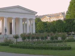 Volksgarten.Side view Theseus temple wide view with cyclist Stock Footage