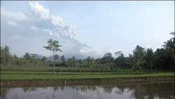 Many flee Indonesia volcano amid fears of eruption Instructional Video