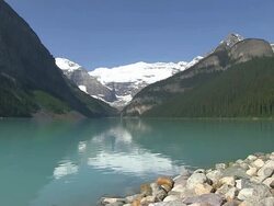 WS View of Louise Lake in Banff Nationalpark / Lake Louise, Alberta, Canada Stock Footage