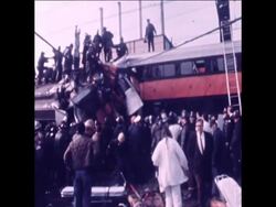 SYND31/10/72 TWO COMMUTER TRAINS CRASH IN CHICAGO News Clip