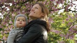 Baby kisses Stock Footage