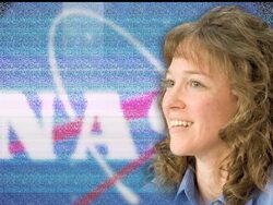 Former astronaut Lisa Nowak's attorney says she was legally insane when she allegedly plotted to kidnap a romantic rival. Court documents show Nowak will use a temporary insanity defense when she faces trial in September. News Clip