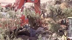 CLEAN : Palestinians protest controversial barrier as excavation resumes News Clip