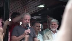 Ex president Lula cheered by supporters in Rio Instructional Video