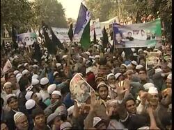 Hundreds protest against the execution of Saddam Hussein News Clip