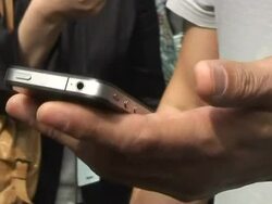 VOICED: Japanese fans first to snatch iPhone 4 News Clip