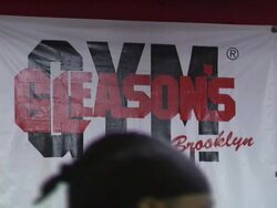 ATMOSPHERE: Gleason's Gym at the Oscar de la Hoya Leads Boxing Clinic for Teenage Boxers of USA Boxing Metro Stock Footage